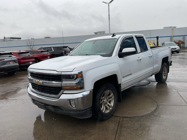 2017 Chevrolet Silverado 1500 LT photo 2