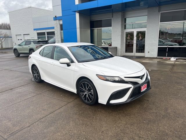 2024 Toyota Camry SE's photo