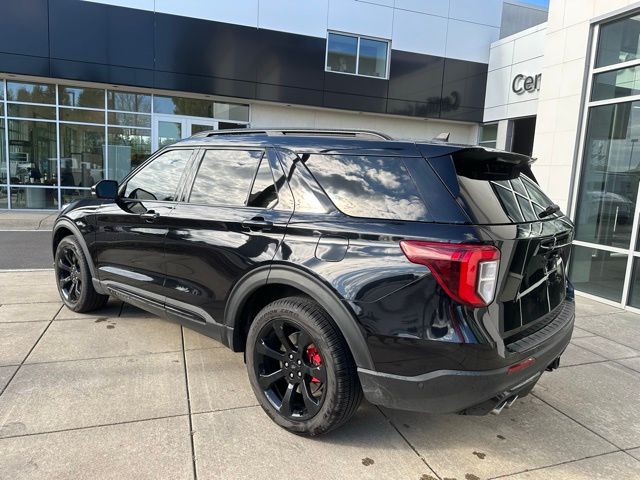 2022 Ford Explorer ST photo 2