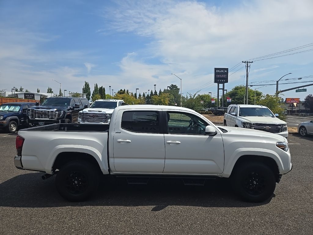 2022 Toyota Tacoma SR5 photo 2
