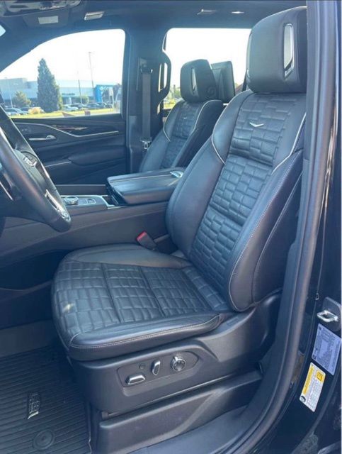 2023 Cadillac Escalade V-Series photo 2