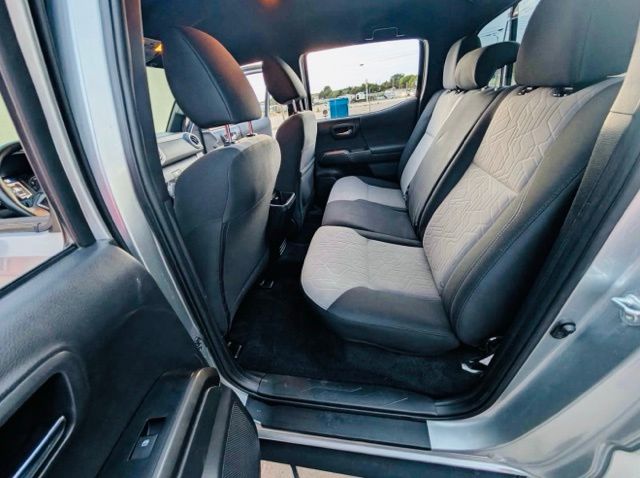 2022 Toyota Tacoma SR5 photo 2