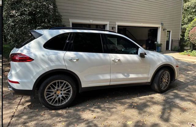 2017 Porsche Cayenne S photo 3