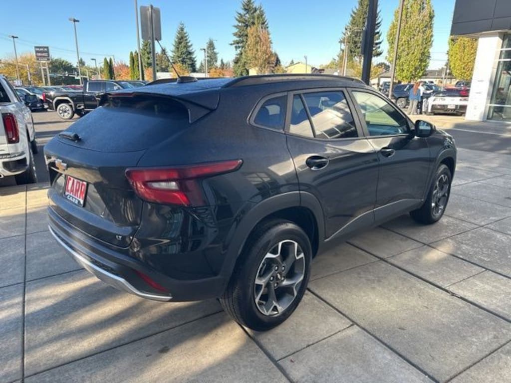 Used 2024 Chevrolet Trax LT SUV
