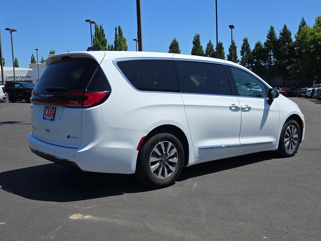Used 2023 Chrysler Pacifica Hybrid Limited Minivan/Van