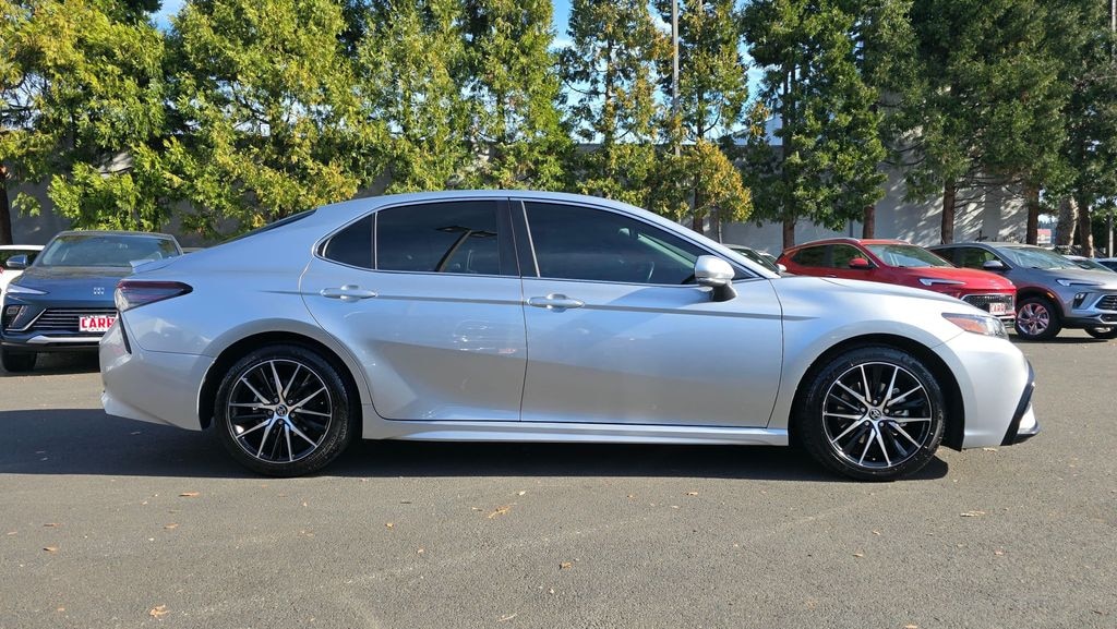 Used 2022 Toyota Camry Hybrid SE Sedan