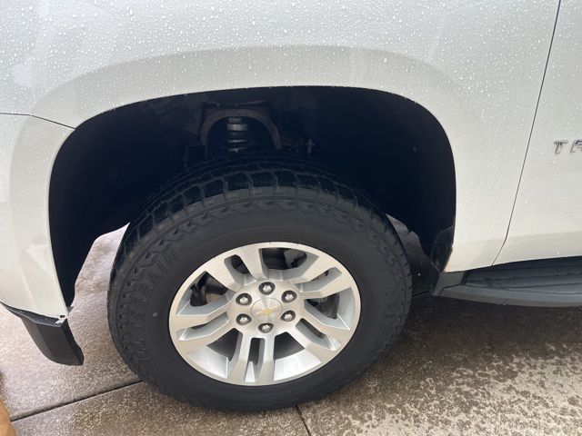 2018 Chevrolet Tahoe LT photo 3