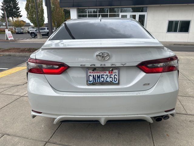 2022 Toyota Camry SE photo 4