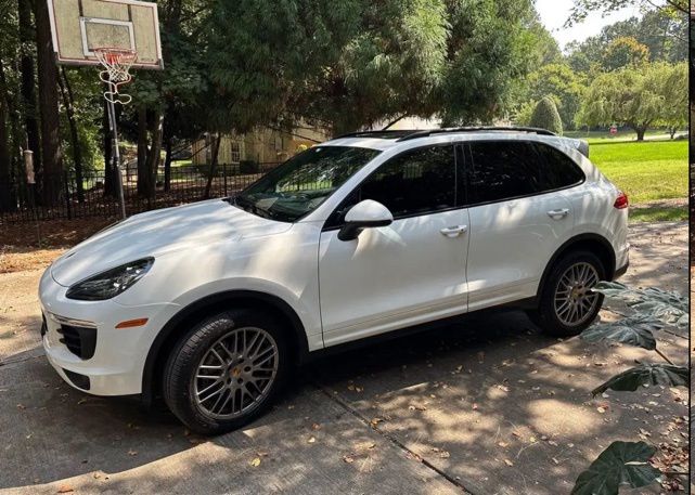 2017 Porsche Cayenne S photo 4