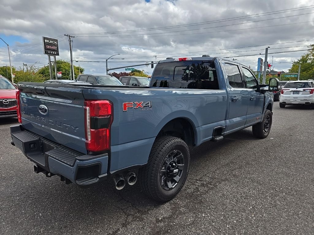 2023 Ford F-350 Lariat photo 3