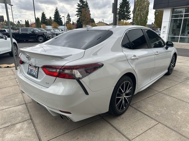 2022 Toyota Camry SE photo 3