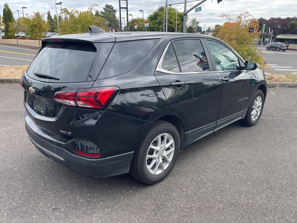 2024 Chevrolet Equinox LT photo 2