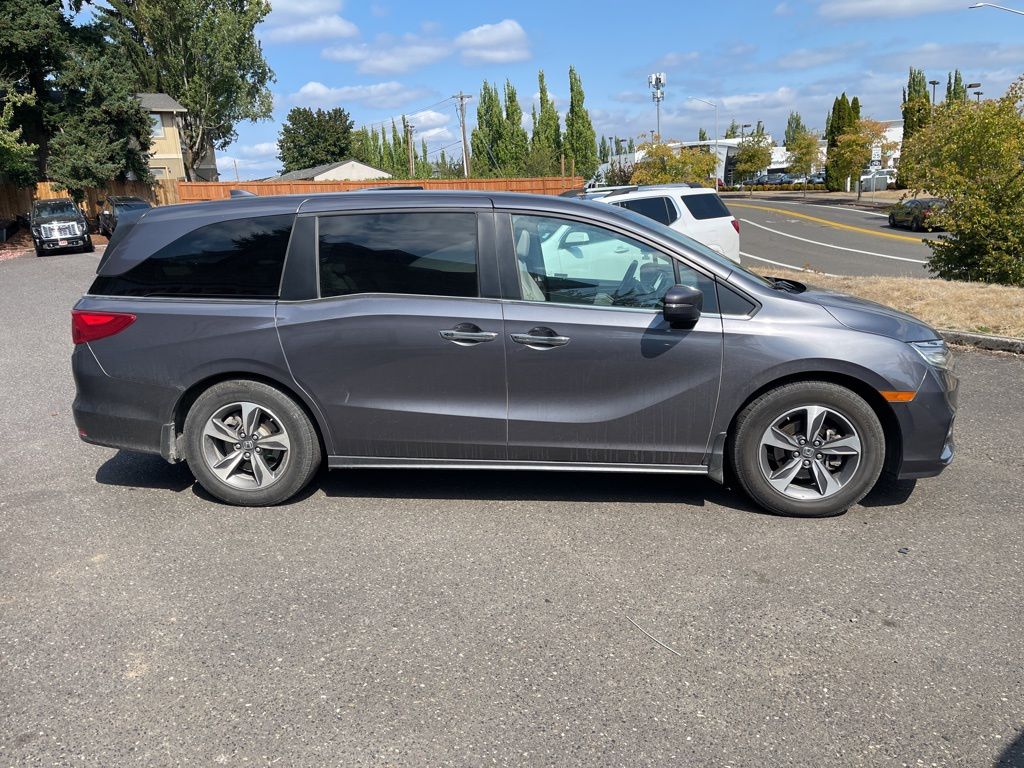 2020 Honda Odyssey Touring photo 2