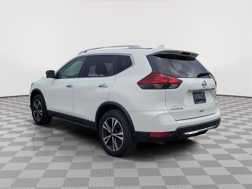 2019 Nissan Rogue SV photo 3
