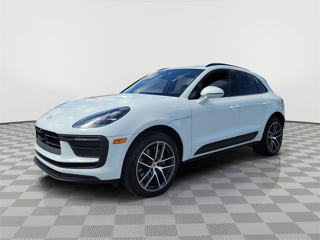 2023 Porsche Macan T photo 3