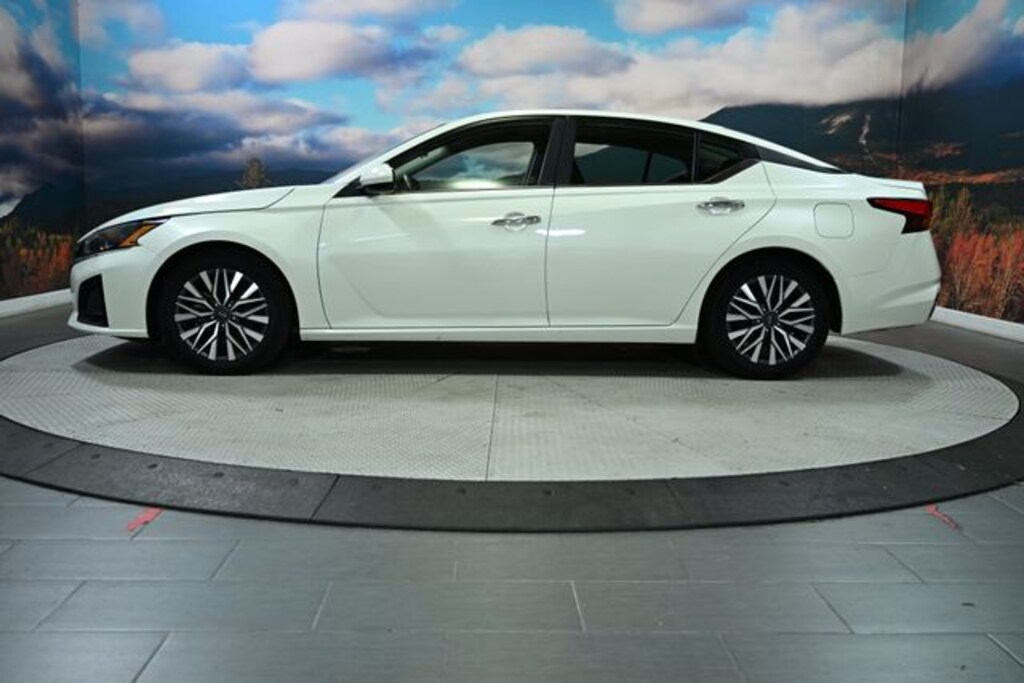 Used 2023 Nissan Altima 2.5 SV Sedan