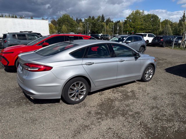Used 2017 Ford Fusion SE Sedan