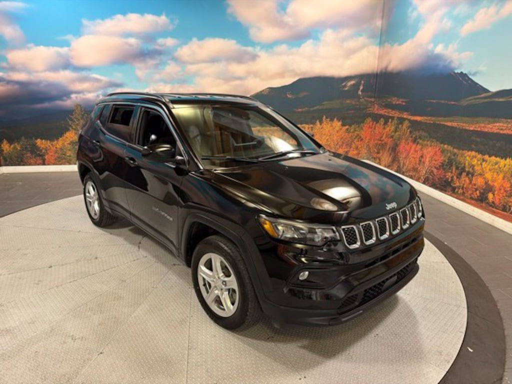 Used 2024 Jeep Compass Latitude SUV