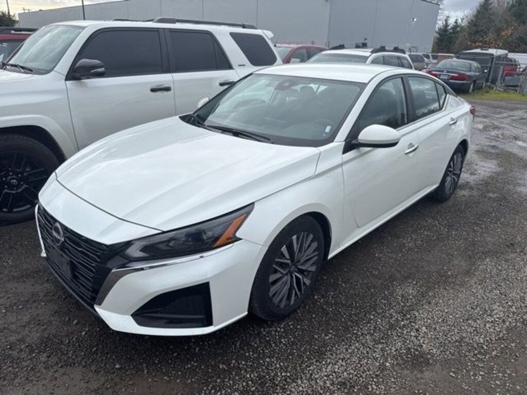 Used 2023 Nissan Altima 2.5 SV Sedan