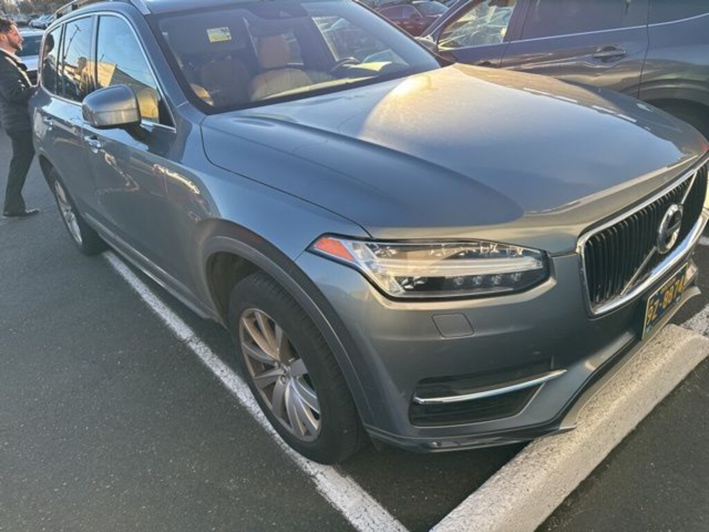 Used 2018 Volvo XC90 T6 Momentum SUV