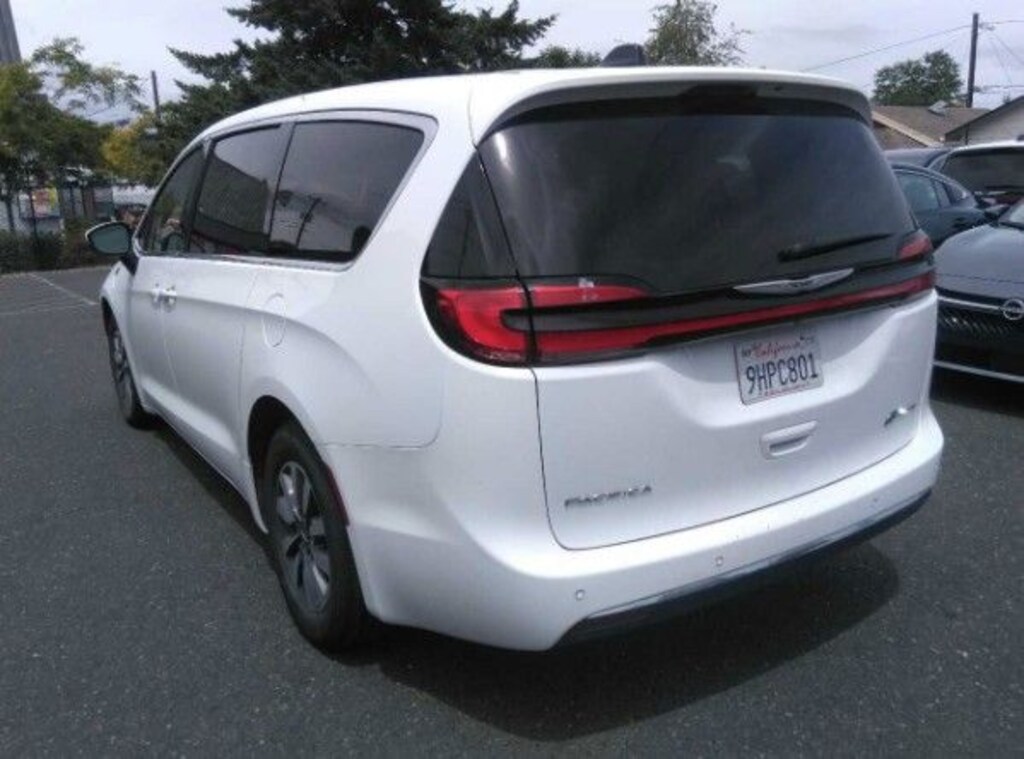 Used 2023 Chrysler Pacifica Hybrid Touring L Minivan/Van