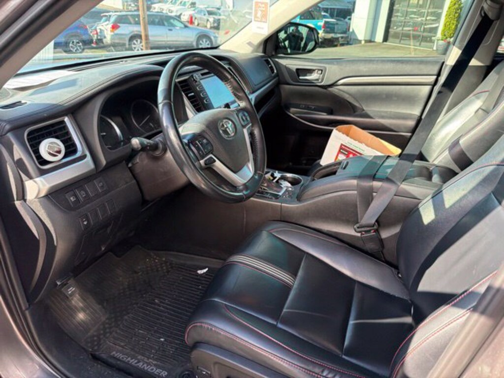 Used 2019 Toyota Highlander SE SUV