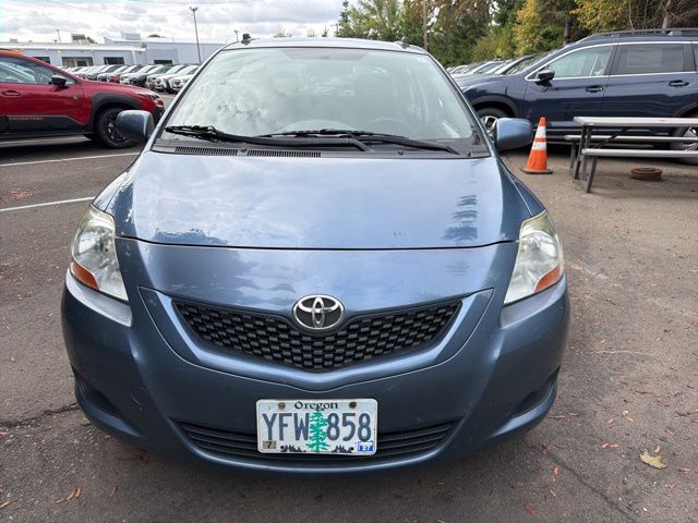 2011 Toyota Yaris Base photo 3