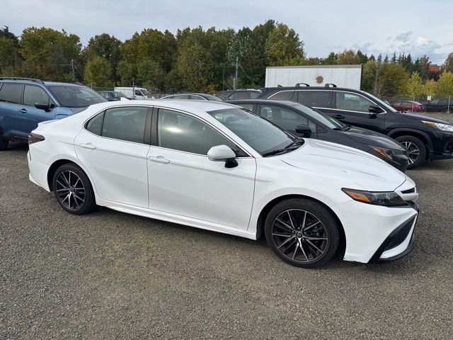 2024 Toyota Camry SE photo 2