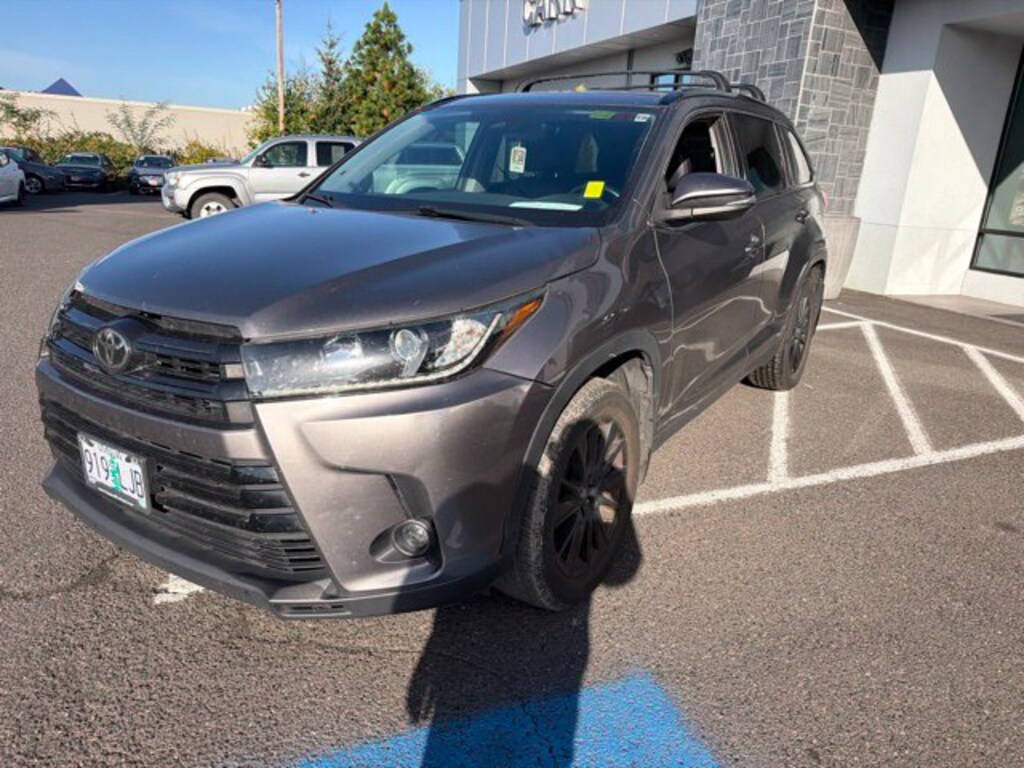 Used 2019 Toyota Highlander SE SUV