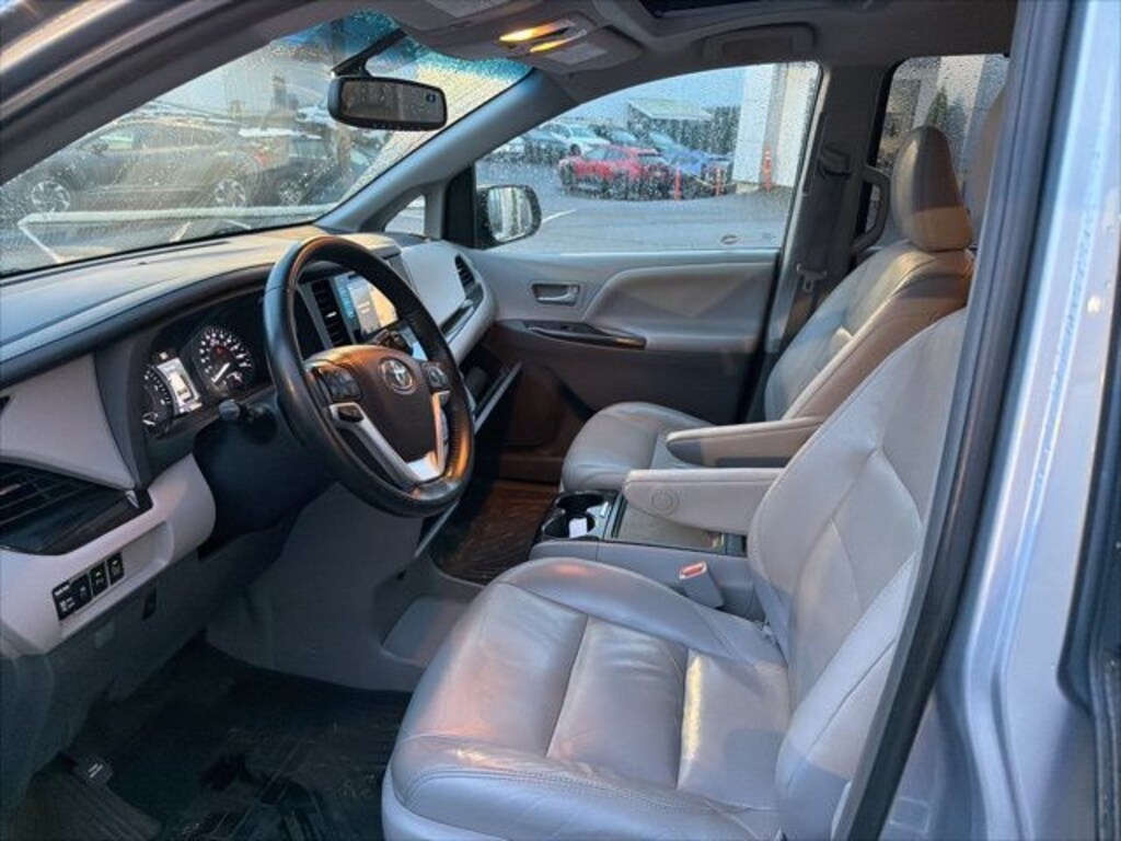 Used 2015 Toyota Sienna Limited Minivan/Van