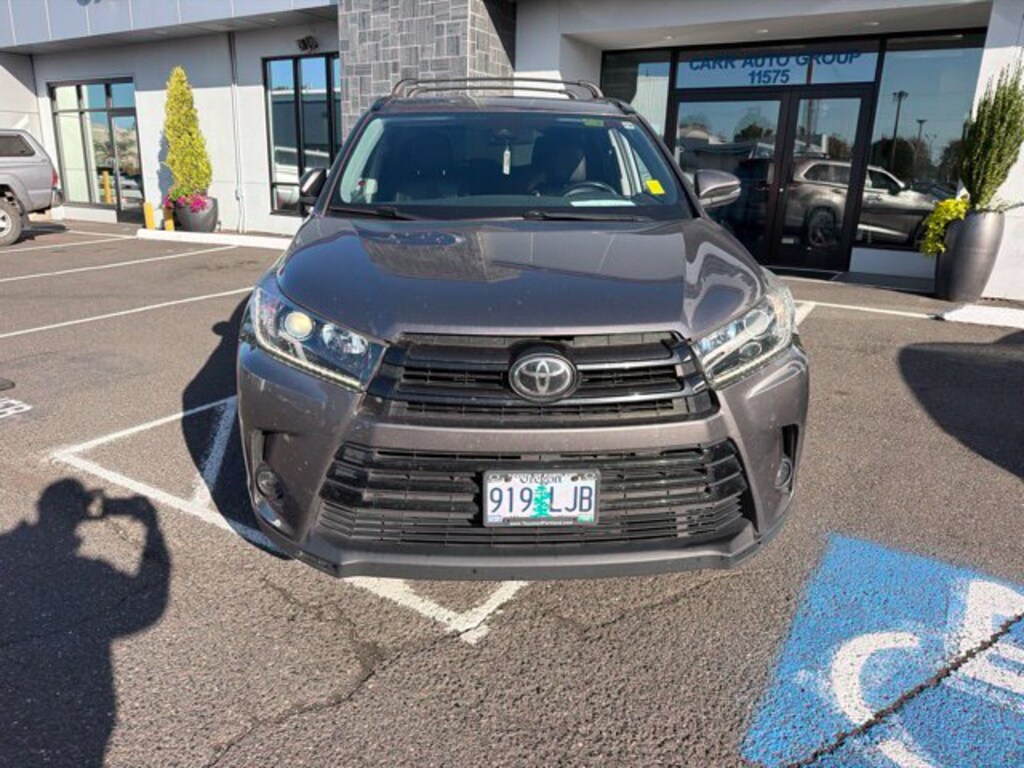 Used 2019 Toyota Highlander SE SUV