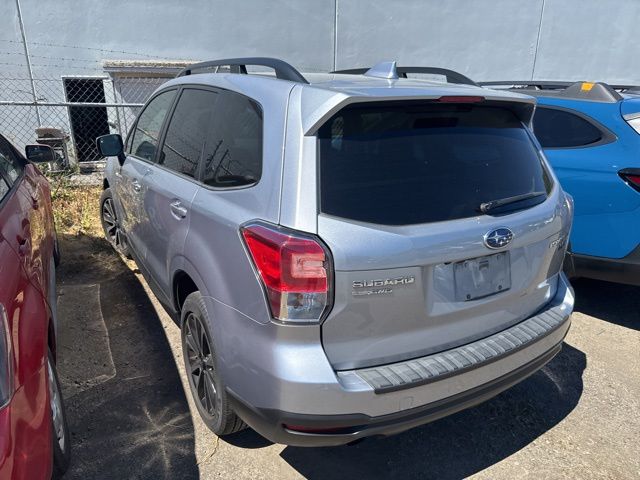 2017 Subaru Forester 2.0XT Premium photo 4