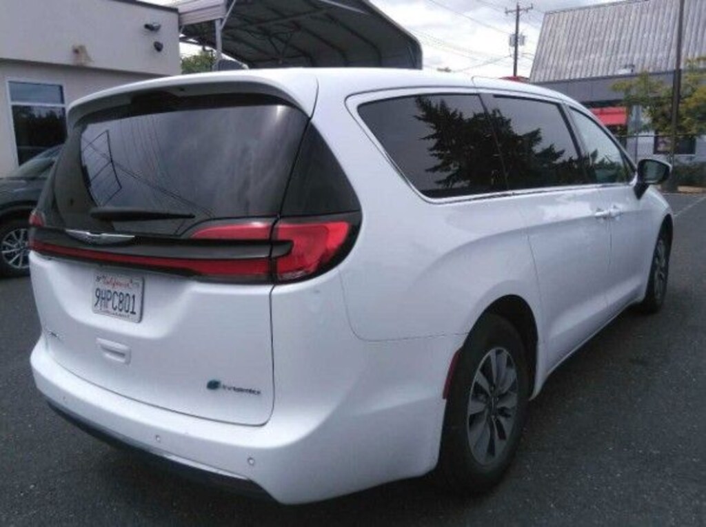 Used 2023 Chrysler Pacifica Hybrid Touring L Minivan/Van