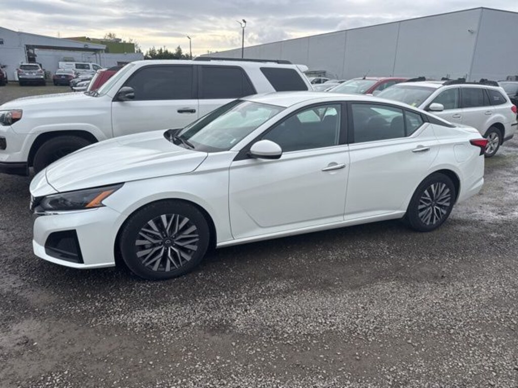 Used 2023 Nissan Altima 2.5 SV Sedan