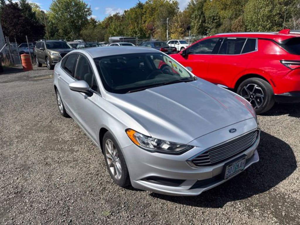 Used 2017 Ford Fusion SE Sedan