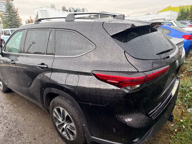 Used 2021 Toyota Highlander Hybrid XLE SUV