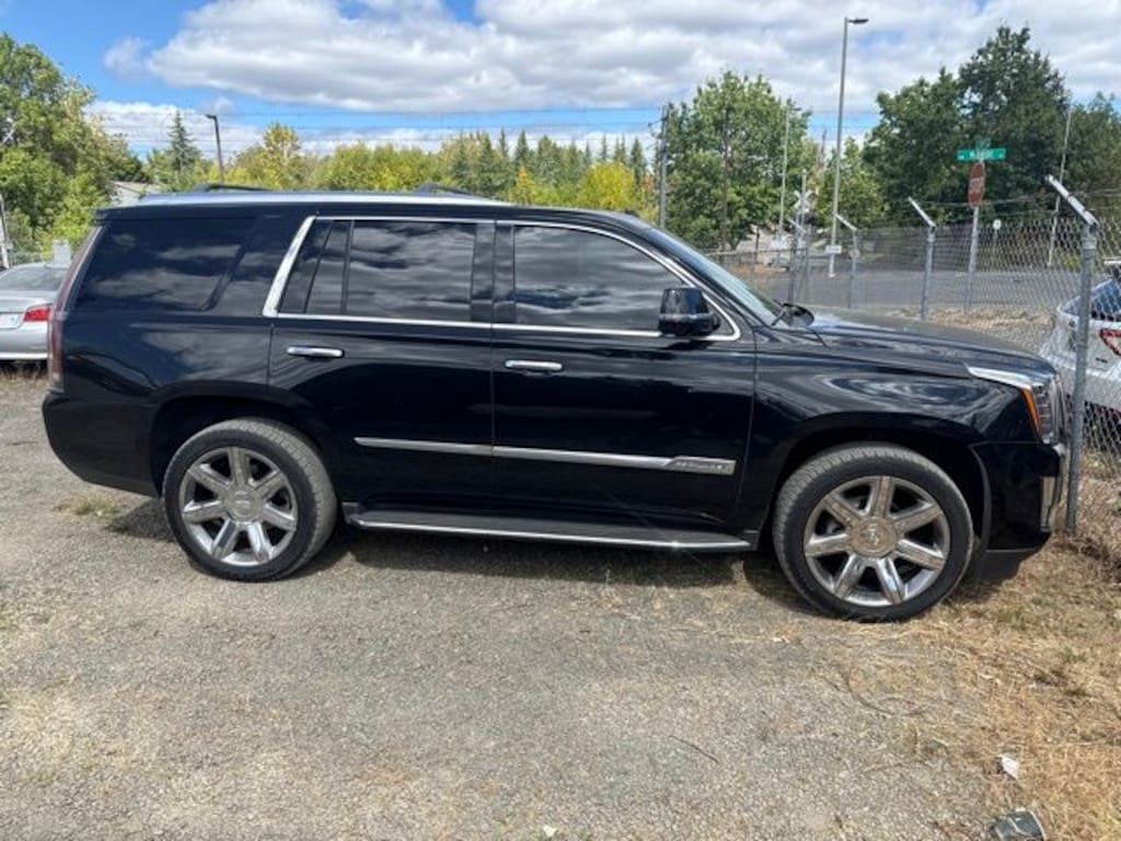 Used 2017 Cadillac Escalade Luxury SUV