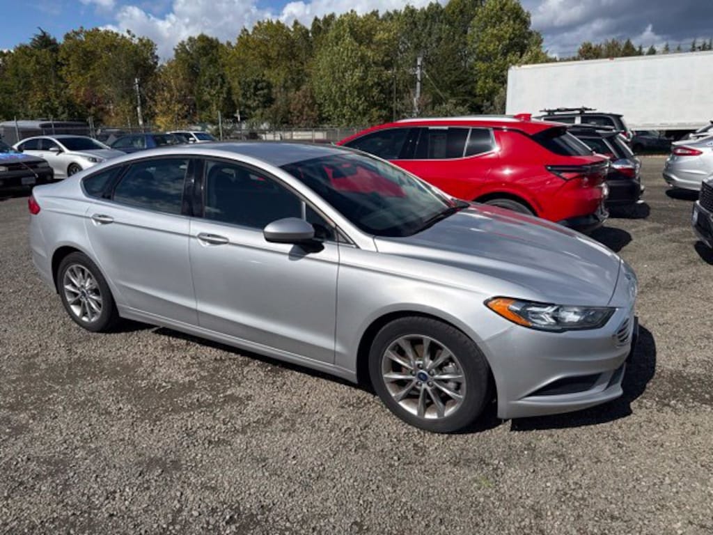 Used 2017 Ford Fusion SE Sedan