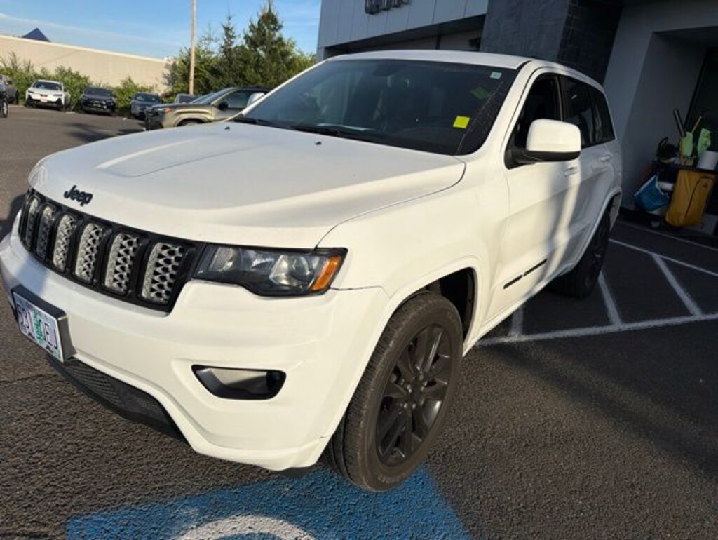 Used 2017 Jeep Grand Cherokee Altitude SUV