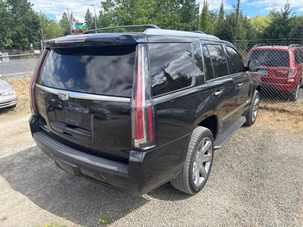 Used 2017 Cadillac Escalade Luxury SUV