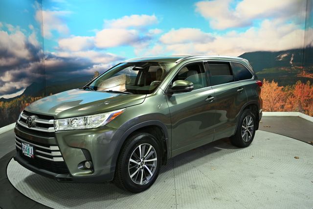 2017 Toyota Highlander XLE photo 4