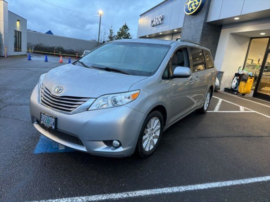 Used 2015 Toyota Sienna Limited Minivan/Van