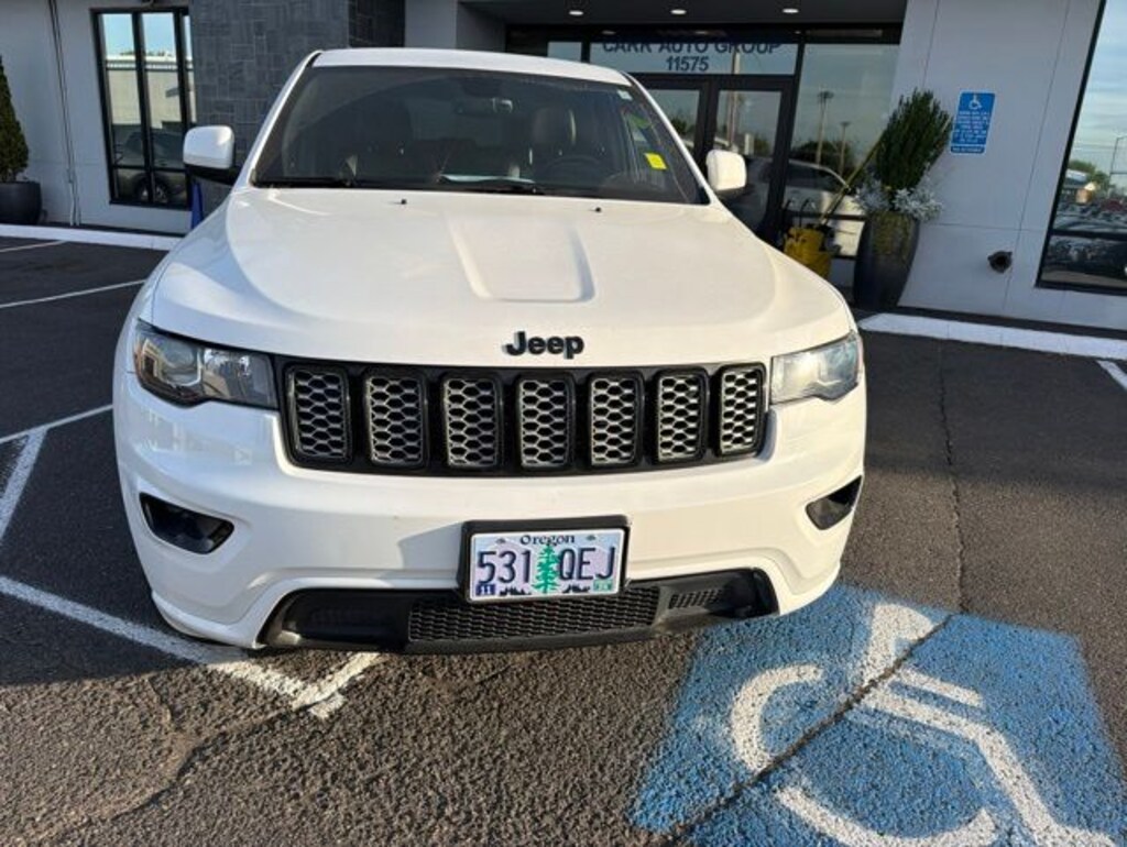 Used 2017 Jeep Grand Cherokee Altitude SUV
