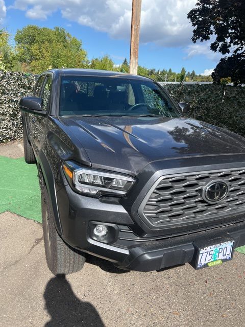 2023 Toyota Tacoma TRD Off-Road photo 3