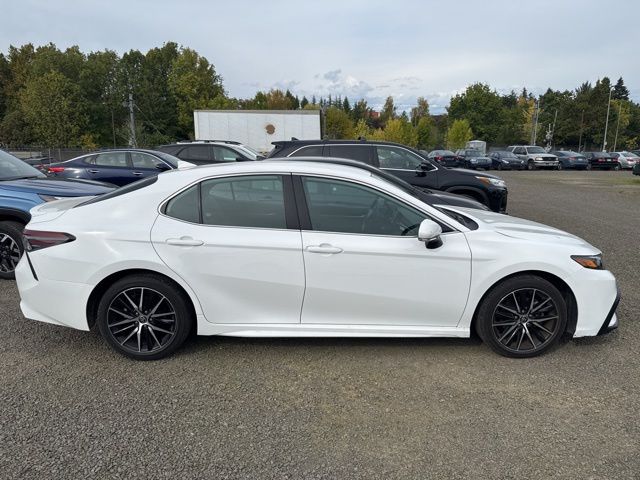 2024 Toyota Camry SE photo 3