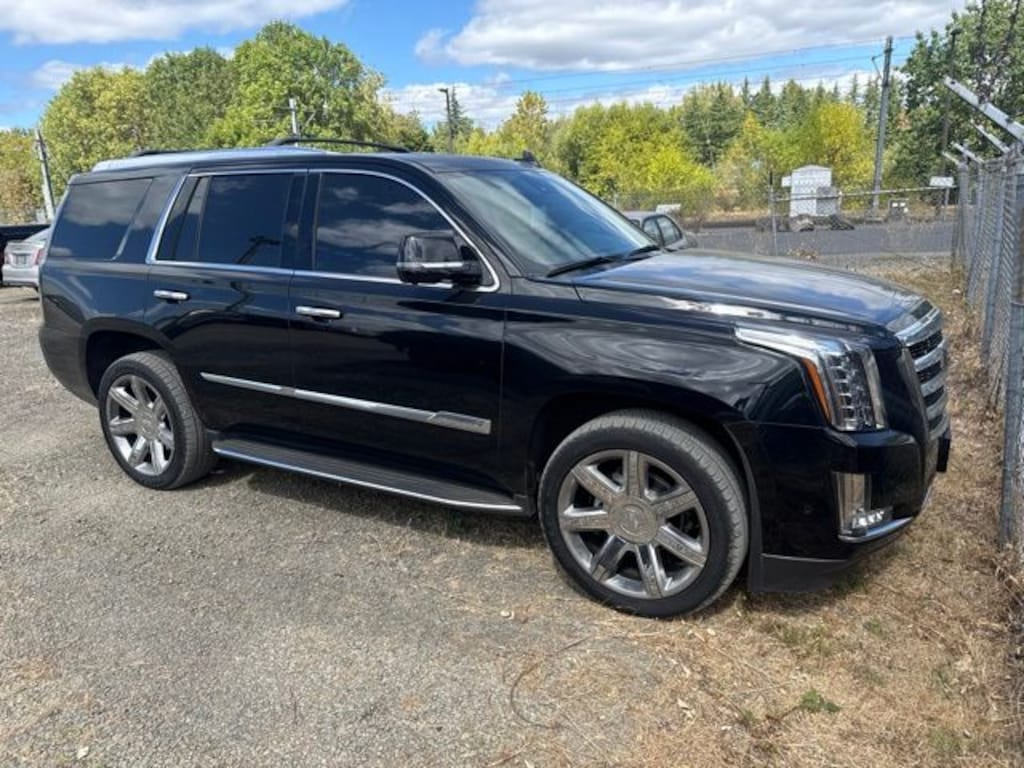 Used 2017 Cadillac Escalade Luxury SUV