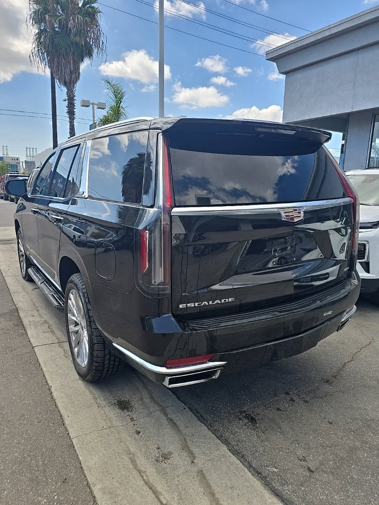 2023 Cadillac Escalade Premium Luxury photo 3