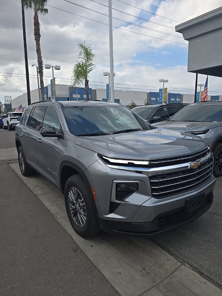 2024 Chevrolet Traverse 1LT photo 2