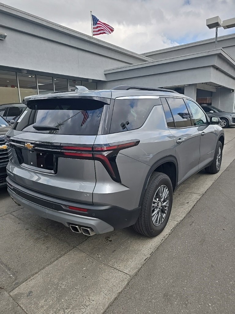 2024 Chevrolet Traverse 1LT photo 3