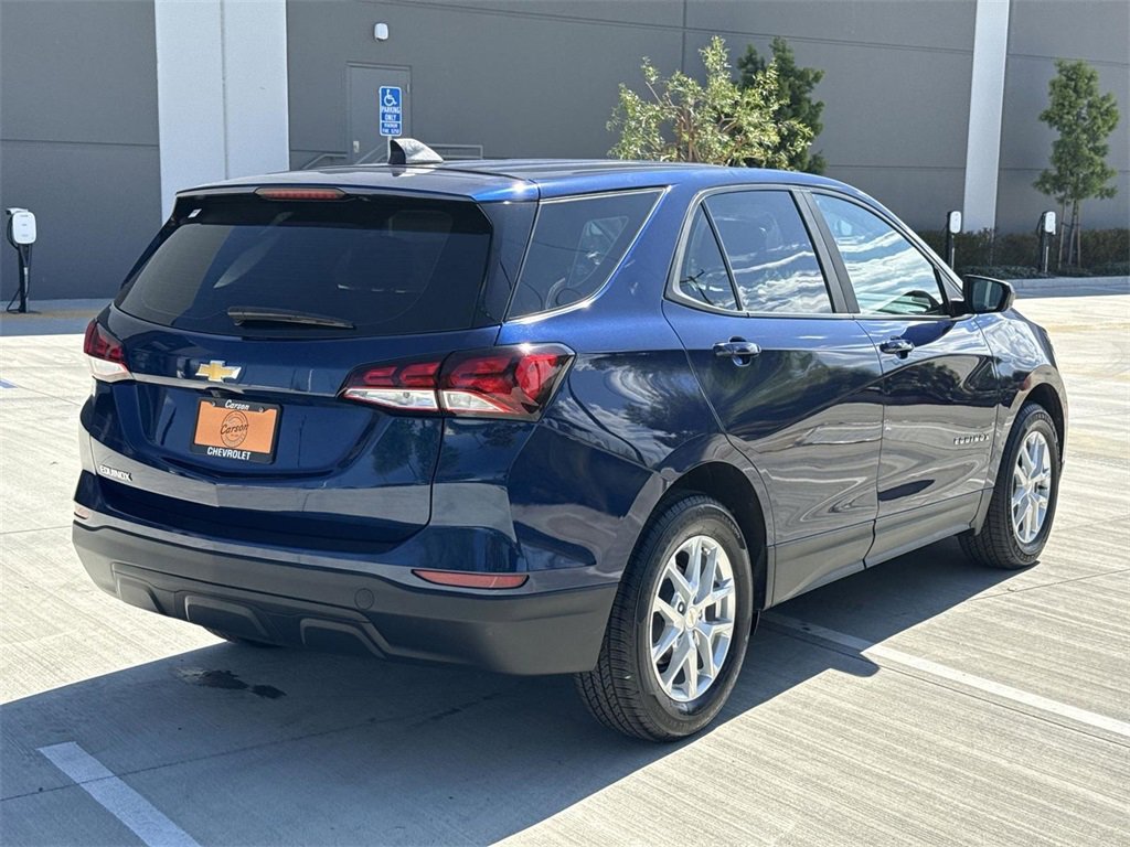 2022 Chevrolet Equinox LS photo 3